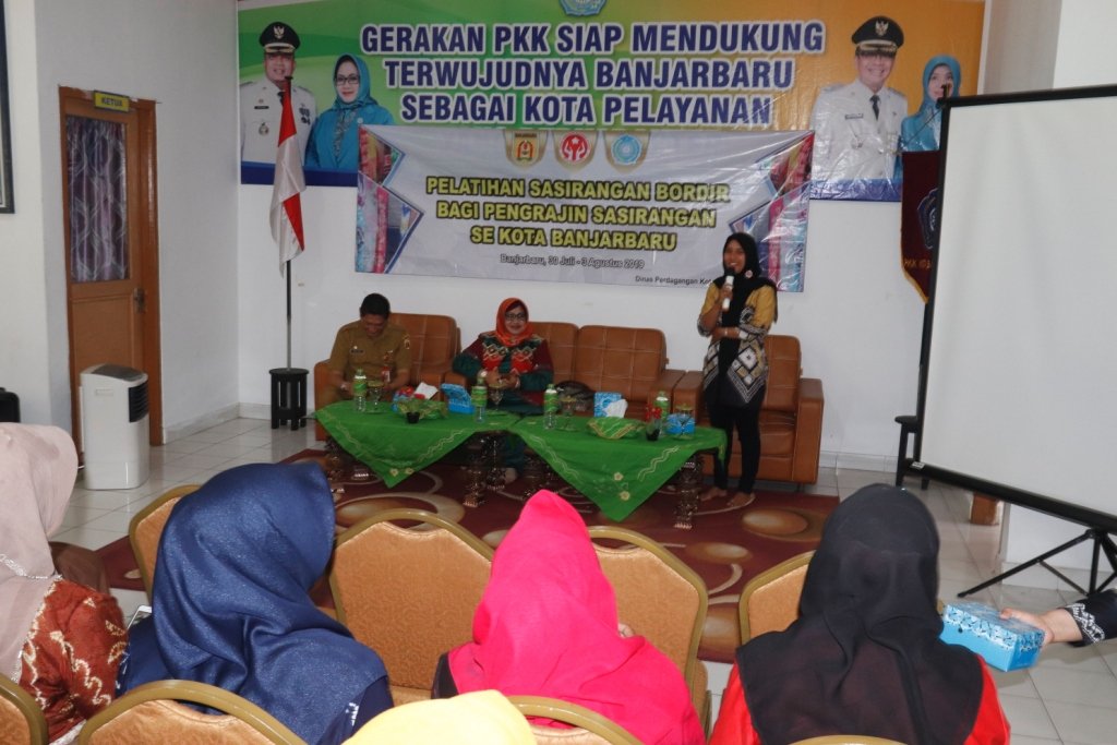 Mencicipi Ayam Rarang Pedas Bercita Rasa Lokal