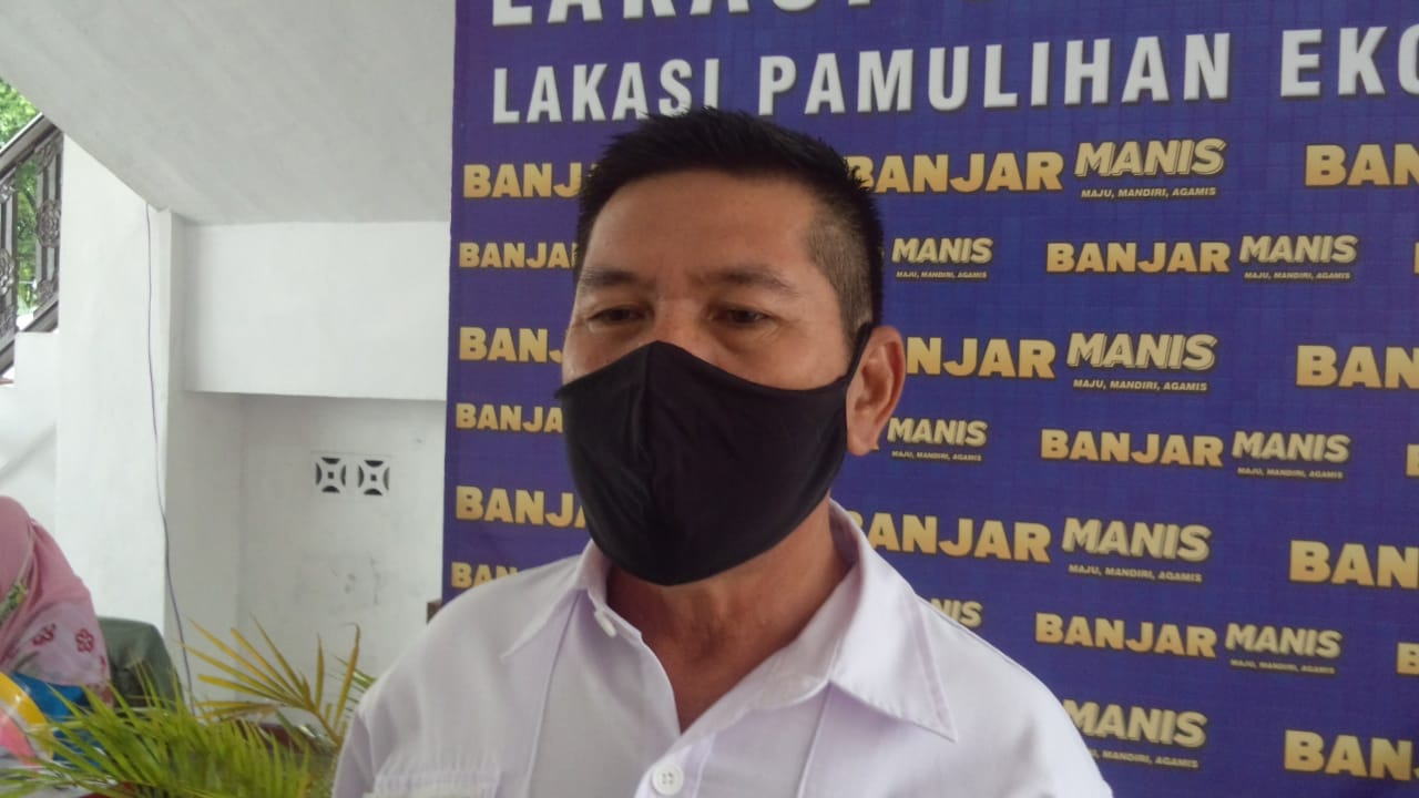 Dirut PD. Pasar Bauntung Batuah Rusdiansyah mengungkapkan ada total 2000 pedagang pasar di Kabupaten Banjar yang akan menerima vaksinasi Covid 19