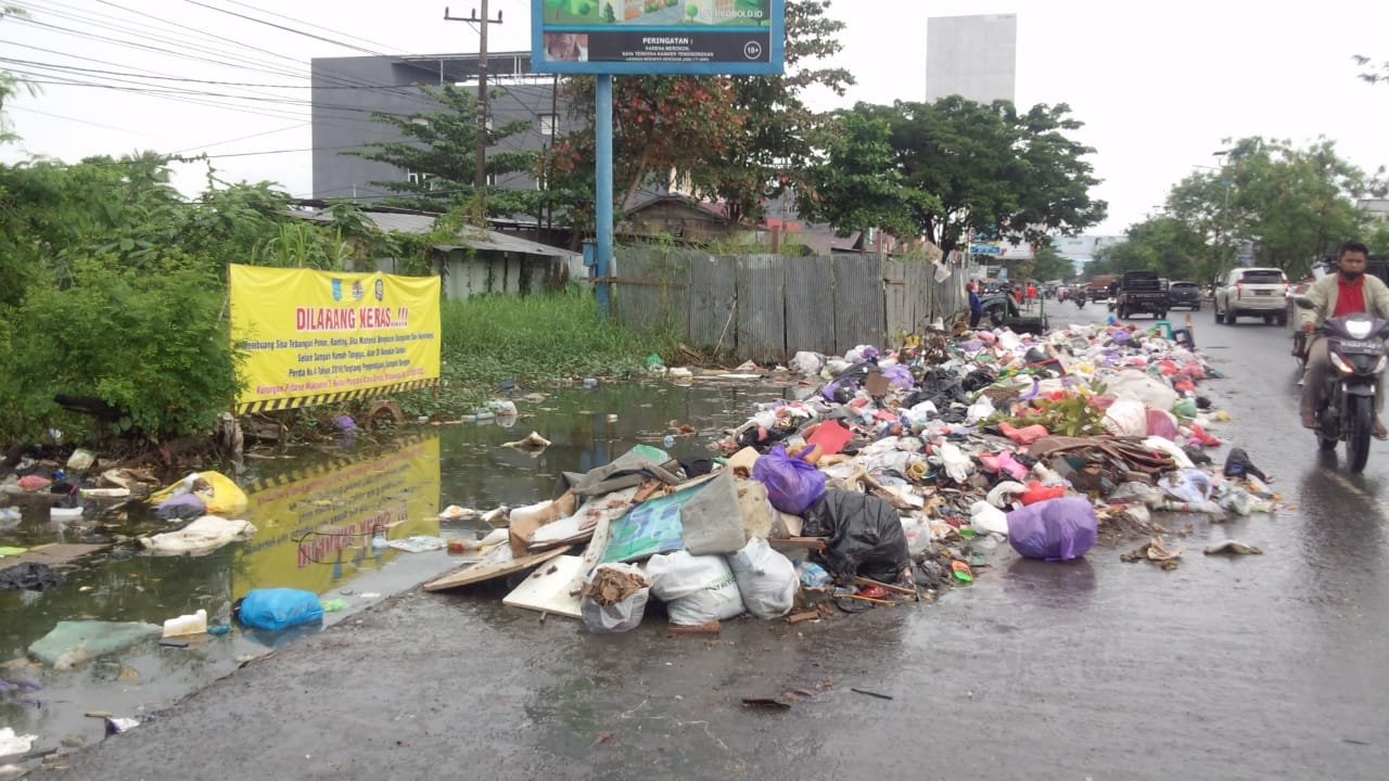 Sampah menjadi salah satu masalah di Kabupaten Banjar yang tak bisa terselesaikan bahkan semakin bertambah seiring dengan tumbuhnya perumahan masyarakat