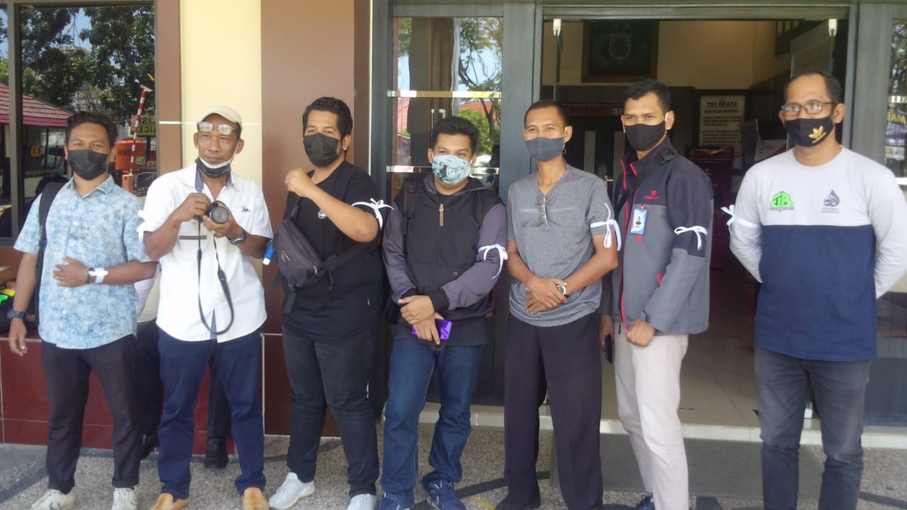 Jurnalis Banjar tunjukkan solidaritas mendukung penegakkan hukum terkait kasus penganiayaan terhadap wartawan Tempo Nurhati