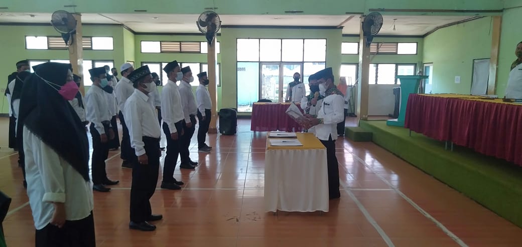 Ketua KPU Kabupaten Banjar Muhaimin saat melantik 25 orang PPK dalam PSU Pilgub Kalsel 9 Juni 2021 mendatang