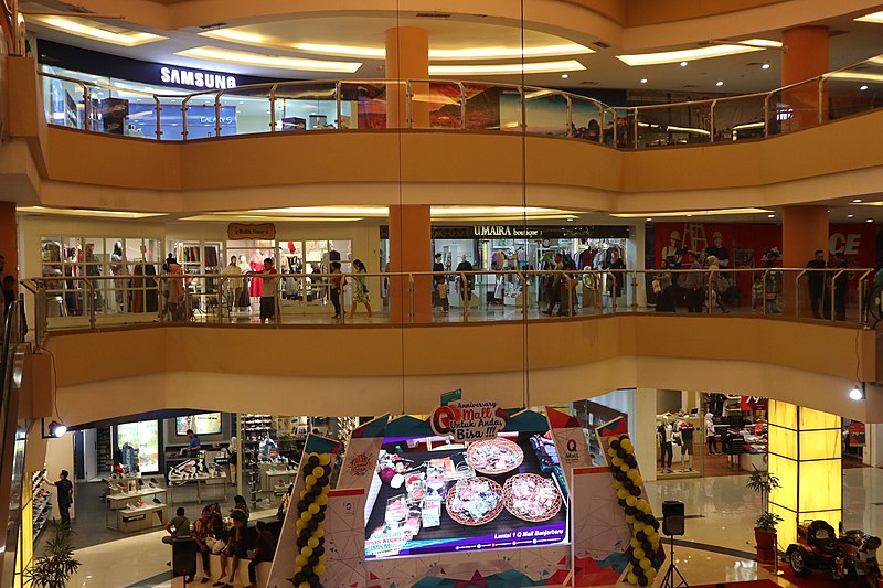 800px Bagian Dalam Q Mall Banjarbaru.JPG
