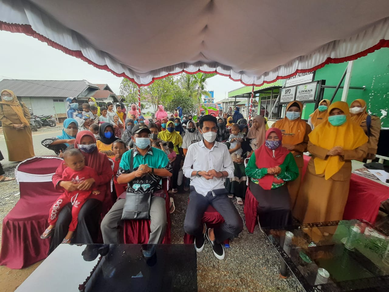 Bupati Banjar Saidi Mansyur lakukan blusukan ke Desa Sungai Rangas Tengah turut serta sosialisasikan Manis Bapanting