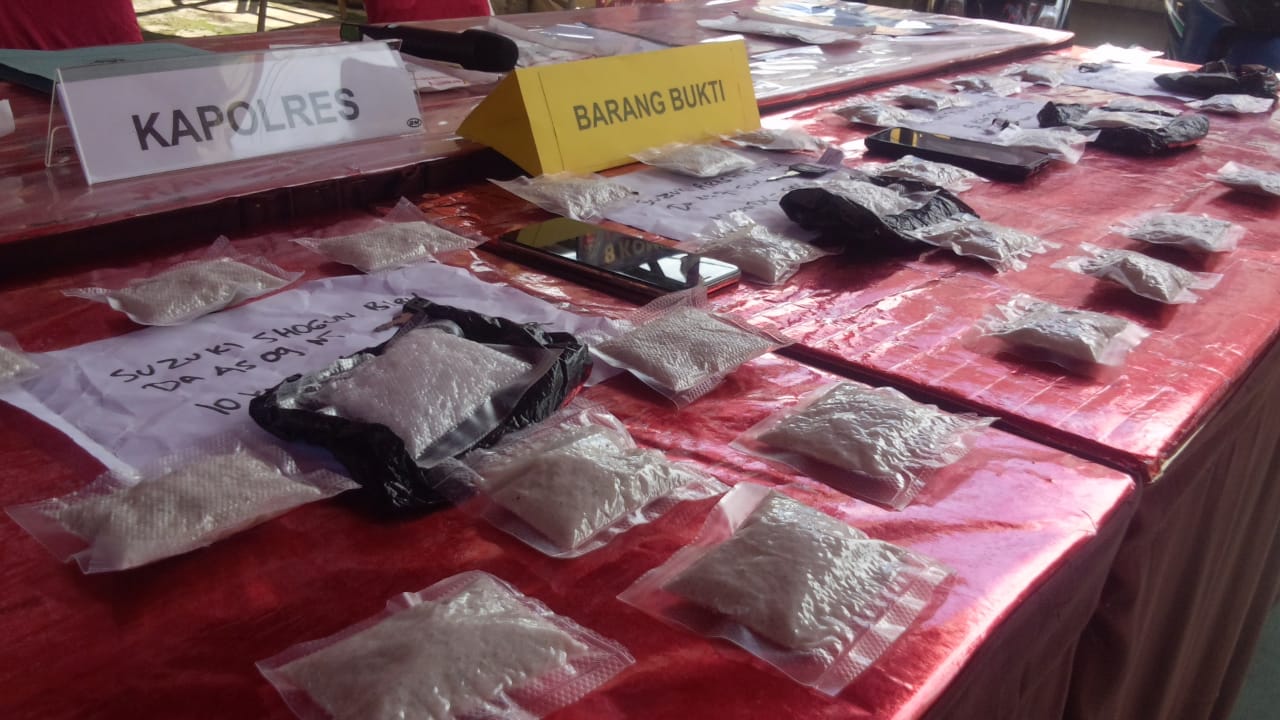 Kabupaten Banjar pada Maret 2021 yang lalu dikagetkan dengan kasus pengungkapan narkoba yang cukup besar yakni sabu sebanyak 25 kg dengan nilai kurang lebih 4 miliar rupiah 1
