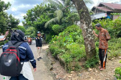 Anggota Komisi 1 DPRD Kabupaten Balangan bersama SKPD teknis meninjau lokus yang menjadi usulan pembuatan siring sekaligus bertemu dengan warga desa Muara Pitap. Ist