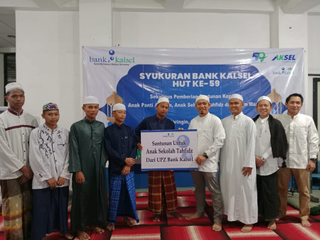 Bank Pembangunan Daerah BPD Kalsel serahkan santunan kepada panti asuhan anak sekolah tahfiz dan kaum masjid Balangan
