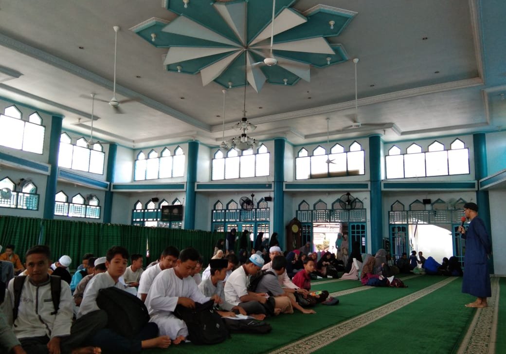 Ragam Kebiasaan Unik Masyarakat Indonesia di Bulan Ramadan Pesantren Kilat 1.jpeg
