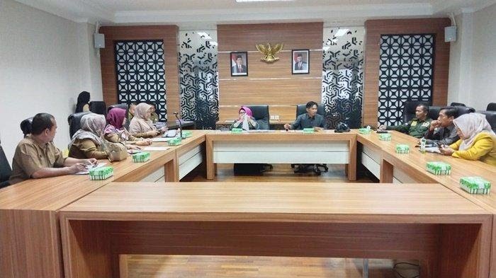 Rapat Komisi II DPRD Kabupaten Barito Kuala bersama Dinas Kesehatan Senin 13032023
