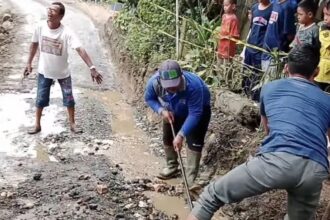Kondisi jalan longsor di Desa Paran Kecamatan Paringin Kabupaten Balangan