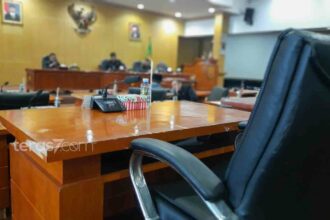 Kursi kosong anggota dewan saat paripurna DPRD Kota Banjarbaru_teras7.com