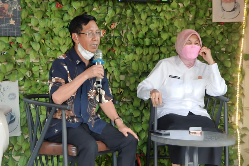 H Hasanuddin Murad dan sang istri Hj Noormiliyani, pada suatu kesempatan di Marabahan beberapa waktu lalu. (foto : teras7.com)