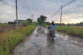 Salah satu Jalan desa di Tatah Amuntai yang dalam perawatan Dinas PUPR Kabupaten Banjar. Selasa (30/05/2023) (Foto : Heru).
