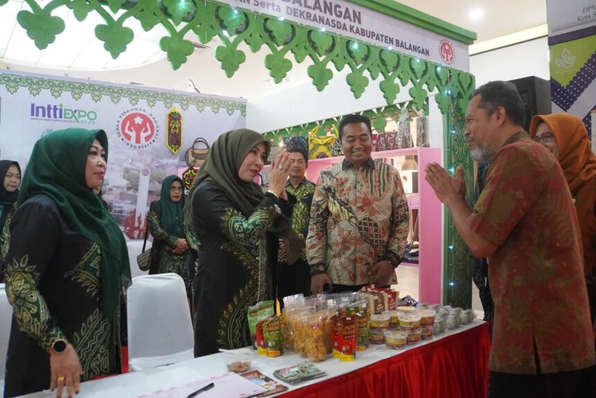 Dekranasda Balangan berharap UMKM Balangan mampu bersaing dengan UMKM luar dalam kegiatan yang diselenggarakan oleh DPMTSP Surakarta Jawa Tengah