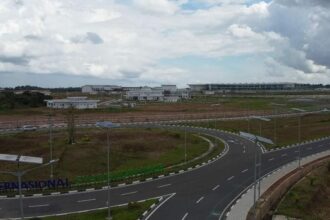 Jalan baru menuju Bandara Syamsudin Noor bakal dibangun menggunakan dana inpres. Sabtu (03/06/2023). (Foto: Media Center Kota Banjarbaru)