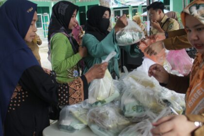 Kegiatan Pasar Murah di di Halaman Kantor Penyuluh Pertanian BPP Kecamatan Batumandi