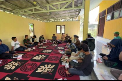 Kegiatan sosialisasi Program KUR bagi pelaku UMKM di Kantor Desa Mungkur Uyam Kecamatan Juai oleh BPD Kalsel