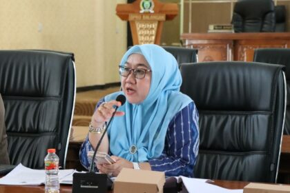 Ketua Komisi II DPRD Balangan Nur Fariani mengimbau masyarakat agar lebih teliti dalam melakukan transaksi pembelian hewan kurban