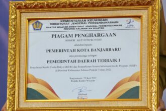 Penghargaan yang diraih Pemko Banjarbaru, pada Senin (26/06/2023). (Foto: Media Center Kota Banjarbaru)