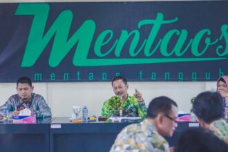 Wakil Wali Kota Banjarbaru, Wartono, saat memimpin rapat. Kamis (15/06/2023). (Foto: Oriz/Media Center Kota Banjarbaru)