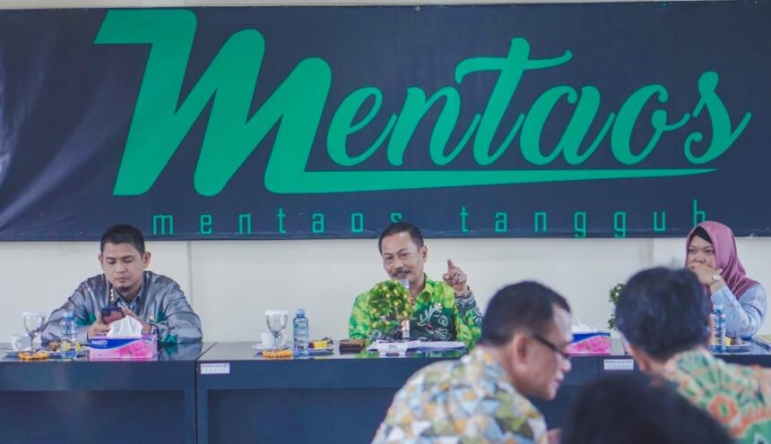 Wakil Wali Kota Banjarbaru, Wartono, saat memimpin rapat. Kamis (15/06/2023). (Foto: Oriz/Media Center Kota Banjarbaru)