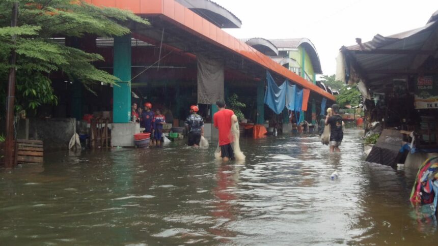 Pasar Martapura Dihantam Banjir