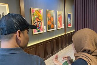 Geliat seni rupa di Kota Banjarbaru semakin masif, tokoh pemuda ini turut mengapresiasi. Sabtu (03/06/2023). (Foto: Humas BQ)