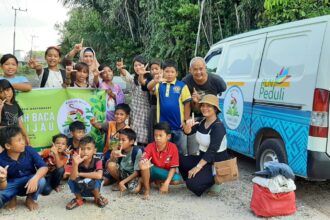 Rumah Baca Bahijau mengunjungi anak-anak di Desa Simpur, Kotawaringin Timur, Kalimantan Tengah. (Foto: PLN UID Kalselteng)