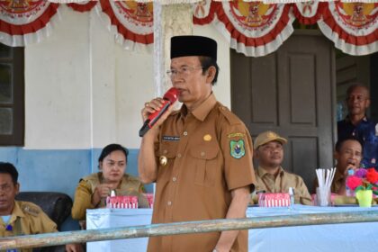 Wakil Bupati Kapuas HM Nafiah Ibnor lakukan kunjungan kerja sekaligus silaturahim dengan masyarakat Desa Terusan Tengah Kecamatan Bataguh Kabupaten Kapuas, bertempat di SMPN 5 Bataguh Satu Atap Desa Terusan Raya (02/03/2023).