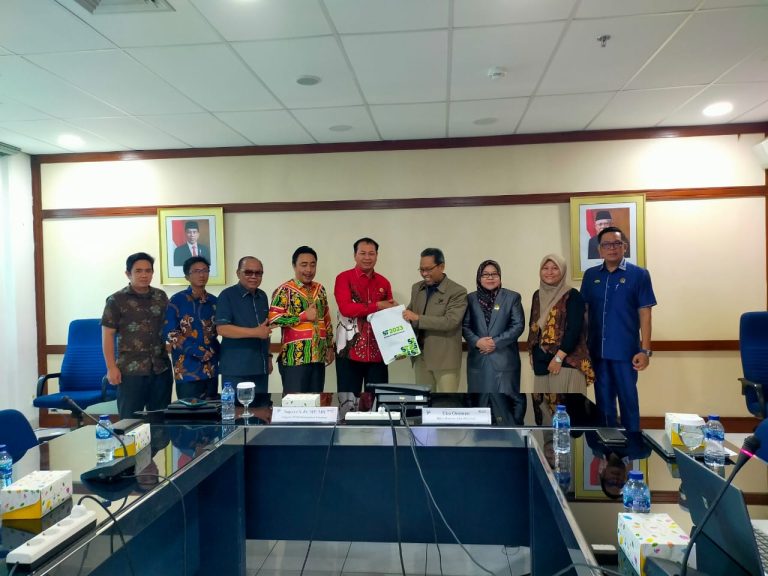 Komisi III DPRD Tabalong dalam Kunjungan kerjanya di Kominfo Indonesia (foto : Media Center Tabalong)