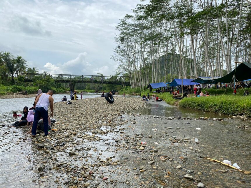 Wisata Alam Sungai Marinting di desa Gunung Batu Kecamatan Tebing Tinggi Kabupaten Balangan Kalimantan Selatan