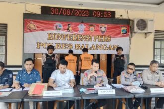 Konferensi Pers tindak pidana penipuan atau penggelapan yang dilakukan tersangka S 48 warga Kelurahan Pantai Batung Kecamatan Batu Benawa Kabupaten HST