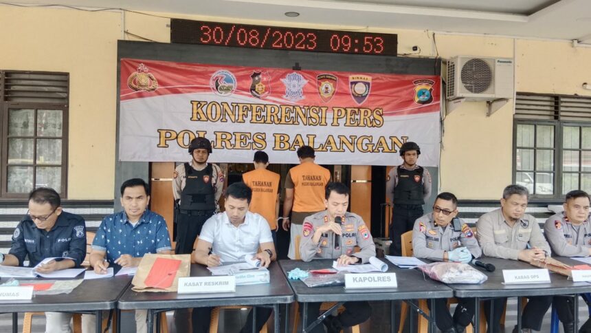 Konferensi Pers tindak pidana penipuan atau penggelapan yang dilakukan tersangka S 48 warga Kelurahan Pantai Batung Kecamatan Batu Benawa Kabupaten HST