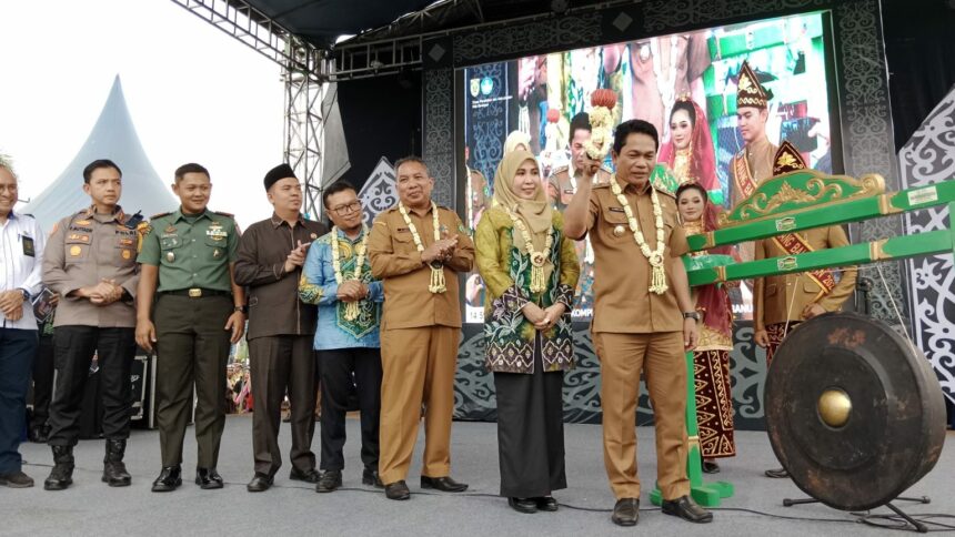 Bupati Balangan H Abdul Hadi Secara resmi buka Festival Budaya Banua Sanggam