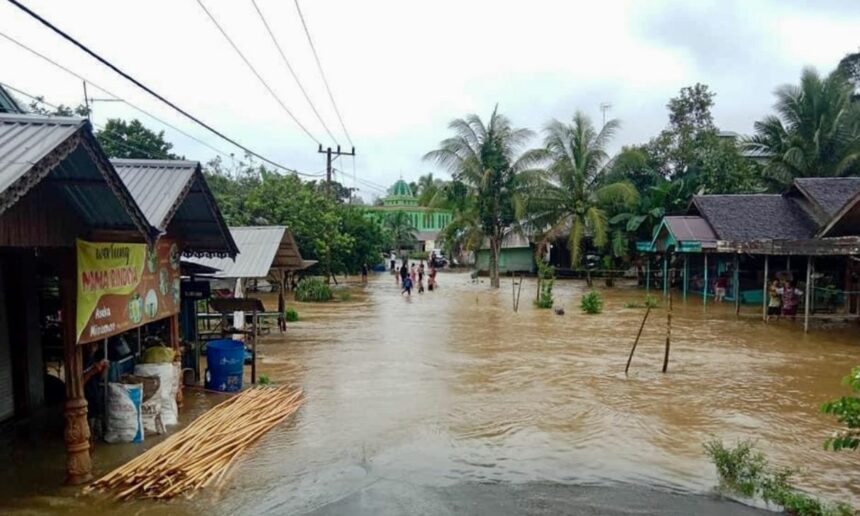 Kondisi banjir di Desa Ambakiang Kecamatan Awayan Kabupaten Balangan e1705502199459