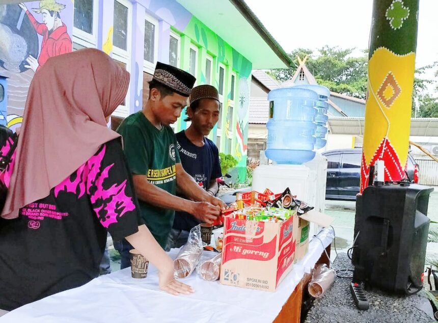 Jemaah Haul Guru Sekumpul Saat di Rest Area Kantor Disporabudpar Kota Banjarbaru. Foto: Disporabudpar Banjarbaru_teras7.com