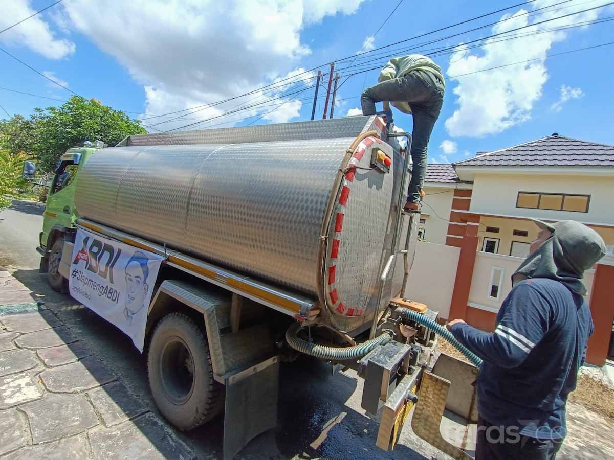 Warga Terdampak Air Leding Mati di Sungai Ulin Dapat Bantuan Air Bersih dari Relawan 2 IMG 20240417 123035